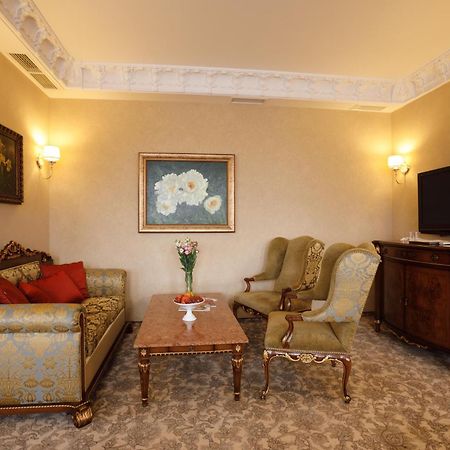 Axelhof Boutique Hotel Dnjepropetovsk Buitenkant foto