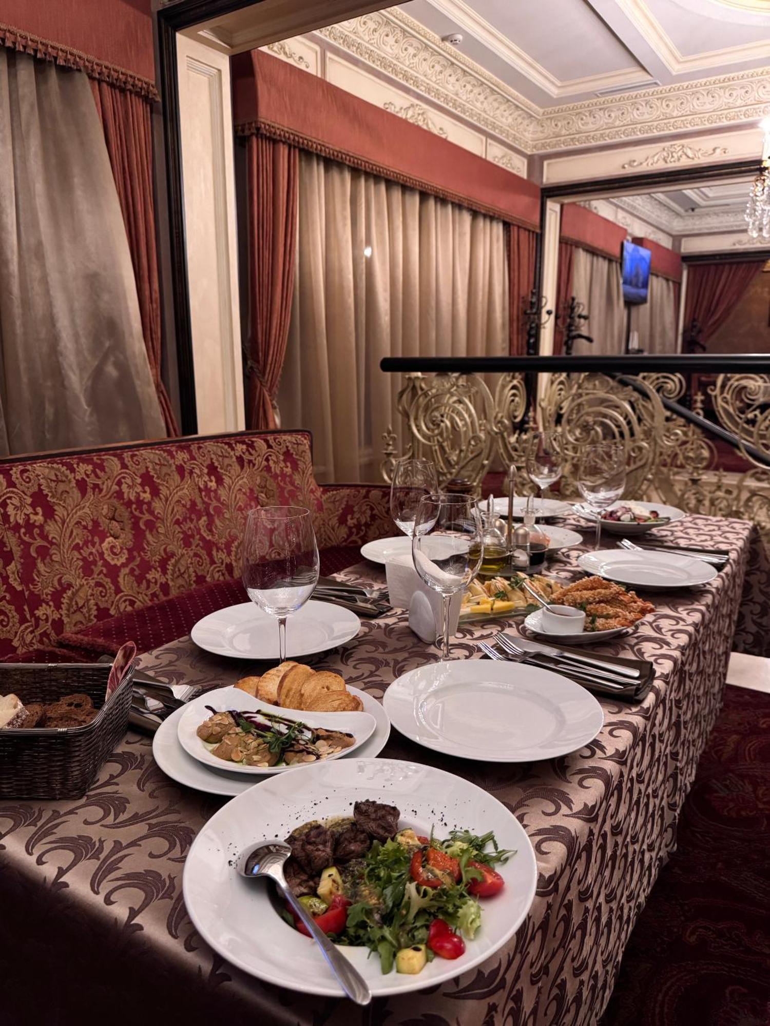 Axelhof Boutique Hotel Dnjepropetovsk Buitenkant foto